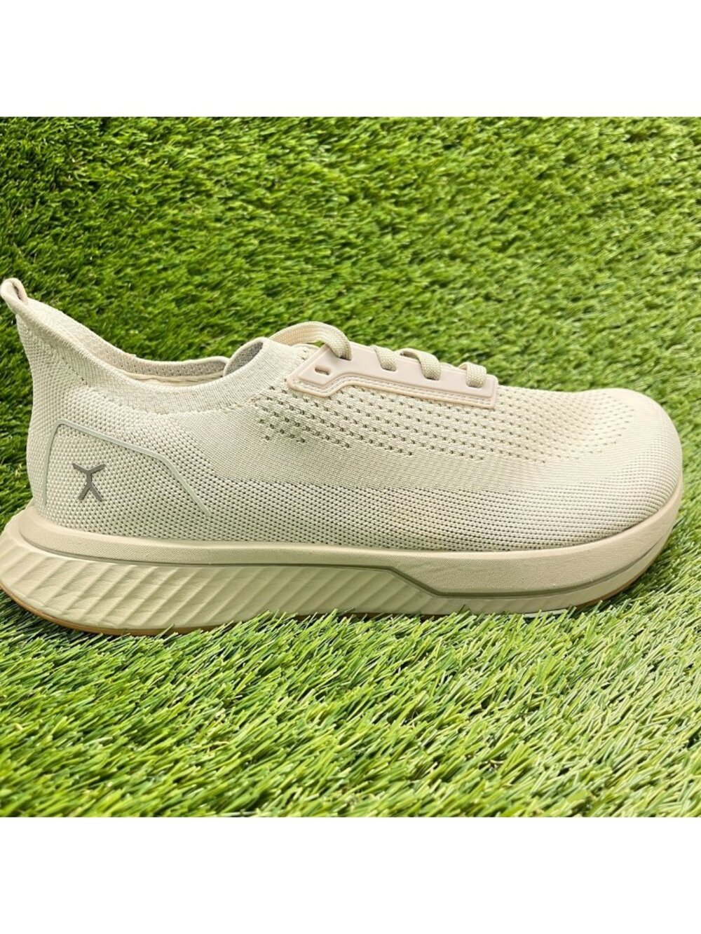 Flux Footwear Adapt Runner Sand Gum Mens Size 11 Athletic Knit Shoes Sneakers